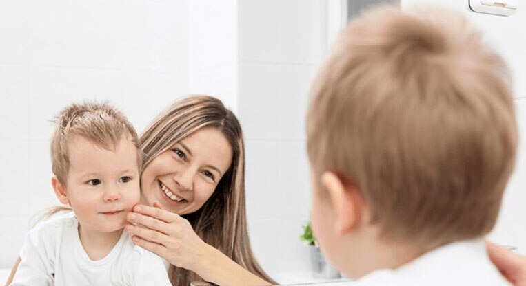 Lavare i denti dei bambini