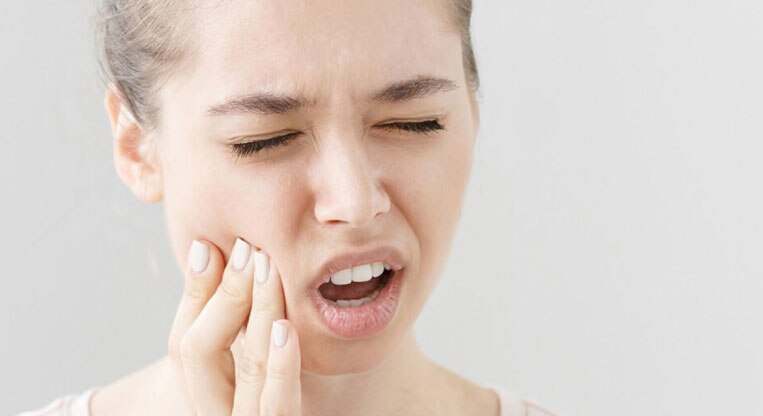 Mal di denti: alleviare il dolore con i rimedi casalinghi